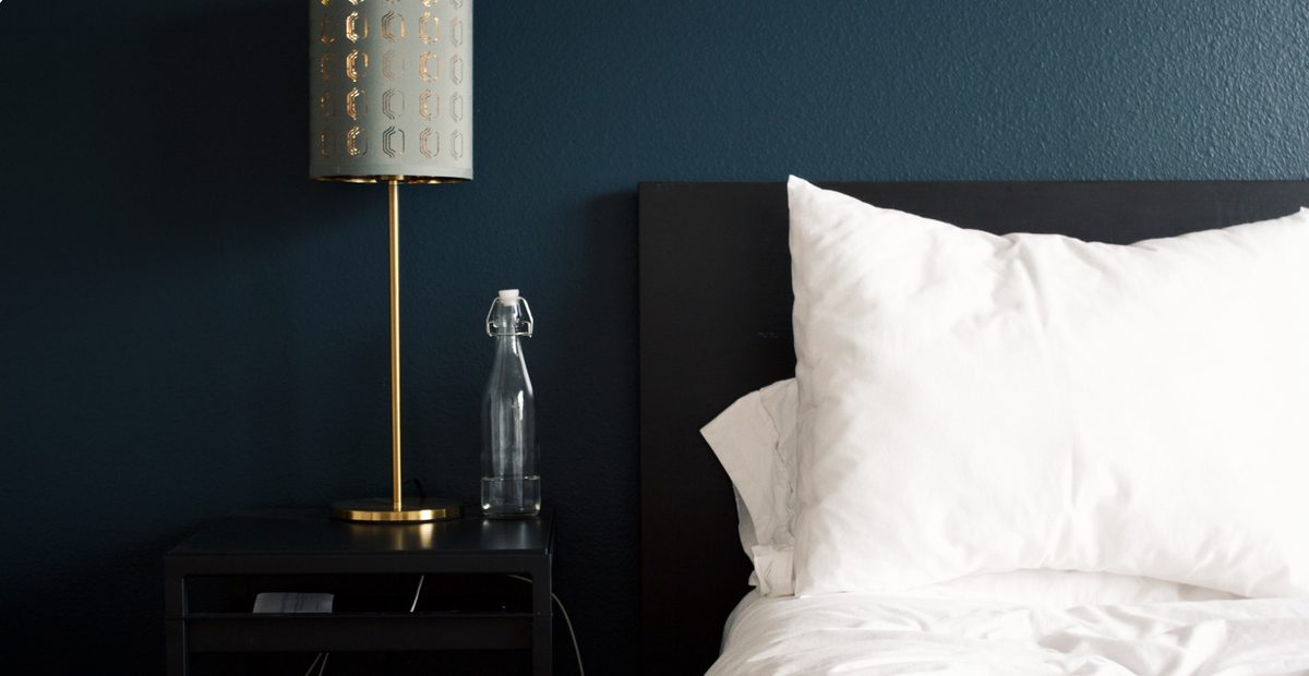 Queen bed with a bedside lamp